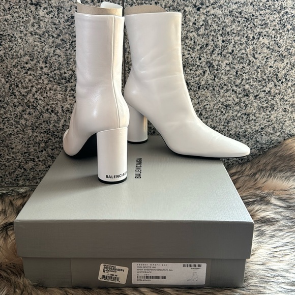 Balenciaga Logo Boots - Picture 5 of 16